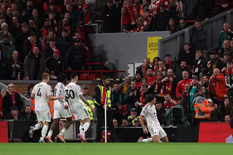 البطل يتراجع.. ترتيب الدوري الإنجليزي بعد خسارة ليفربول أمام مانشستر يونايتد